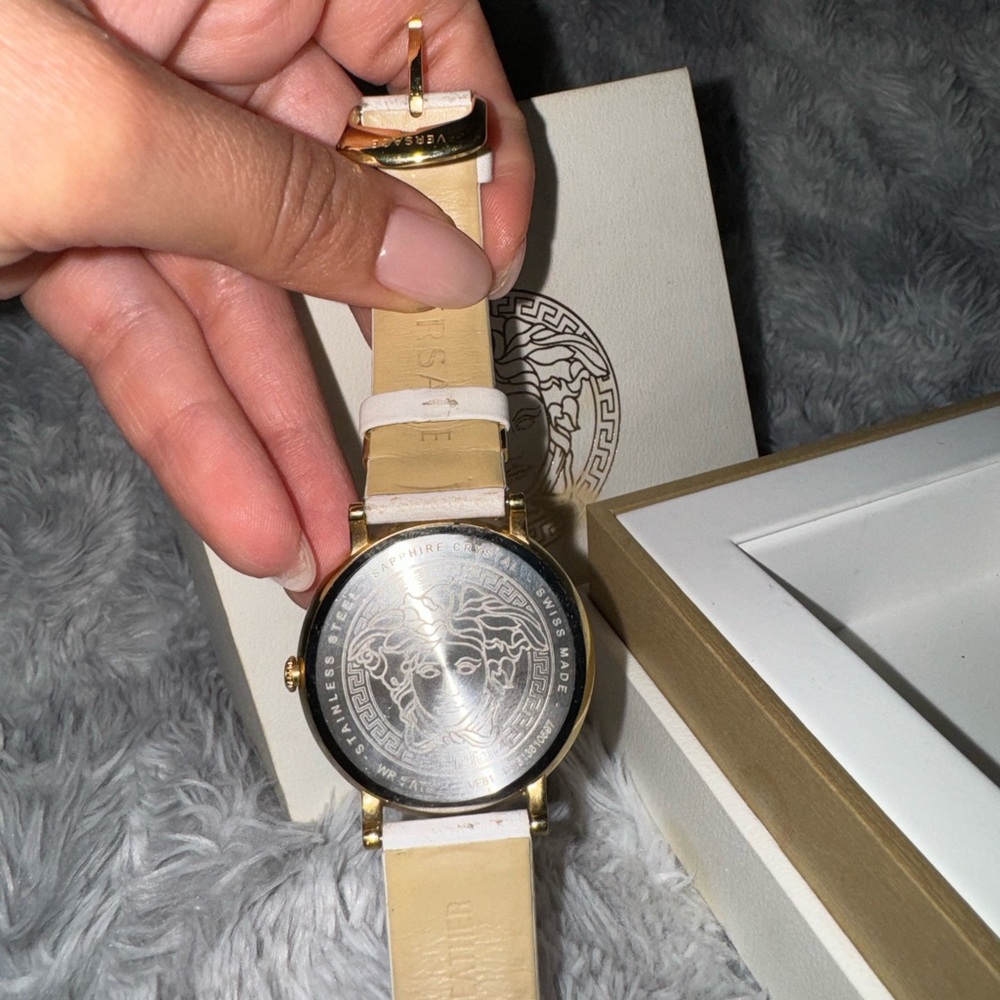 Versace Watch - Picture 4 of 4